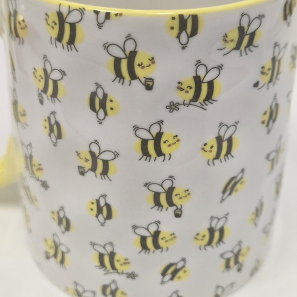 Yellow Bee Pattern Mug - Picture 6 of 7